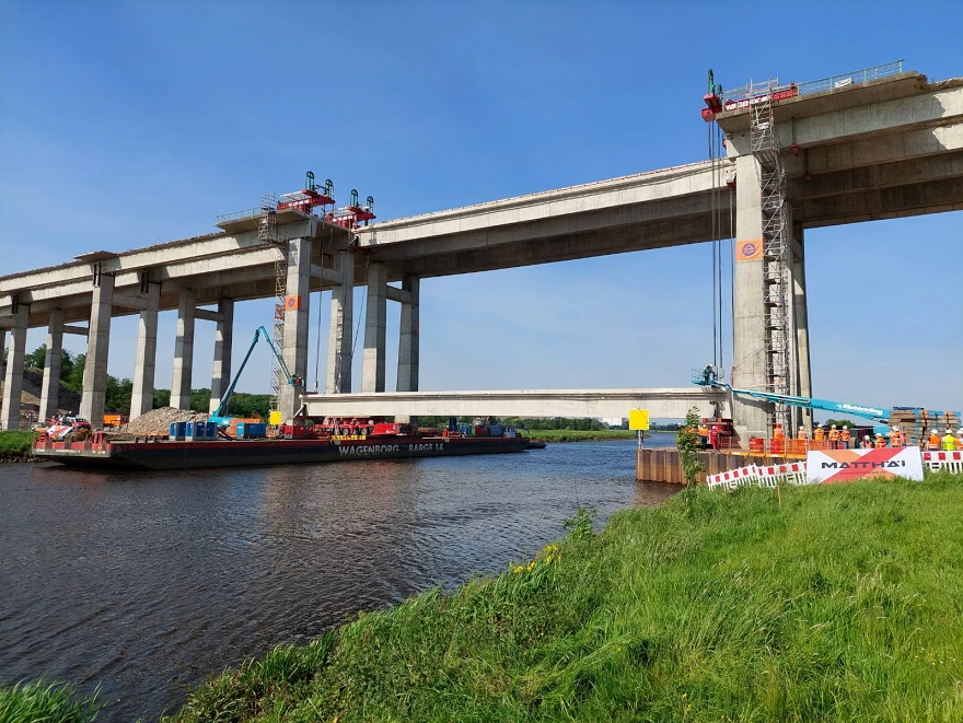 Die neue Huntebrücke bei Oldenburg (A29) Die neue Huntebrücke bei Oldenburg (A29)